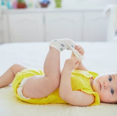 ¿Por qué los bebés se quitan los calcetines?