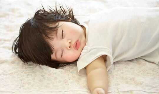 Cómo enseñar a dormir al bebe