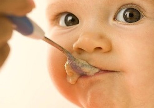 introducir de forma segura alimentos alérgenos al bebé