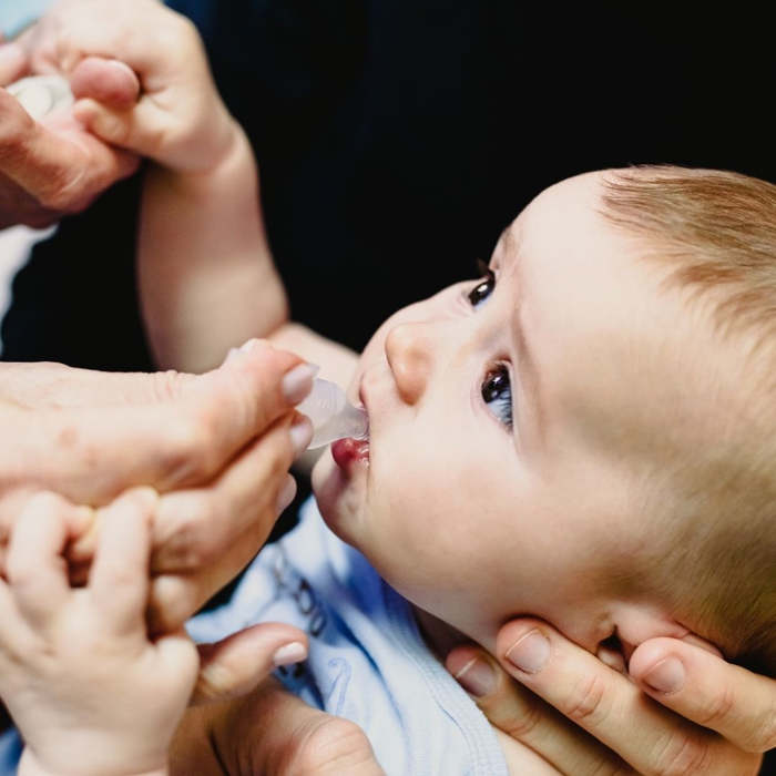 ¿Cómo darle la medicina al bebé?