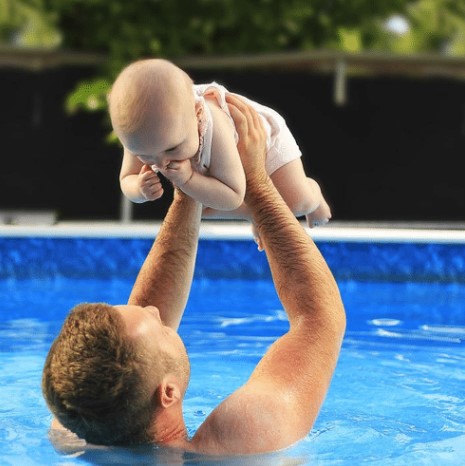 ¿Cuándo puedo llevar a mi bebé a la piscina? verano, sol, bebés