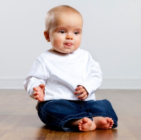 ¿A los cuántos meses se sienta un bebé? ¿Cómo ayudar al bebé a sentarse solo?