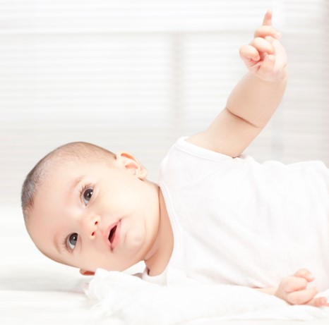 ¿En qué mes se dan la vuelta los bebés? ¿Cuándo aprenden los bebés a girarse?